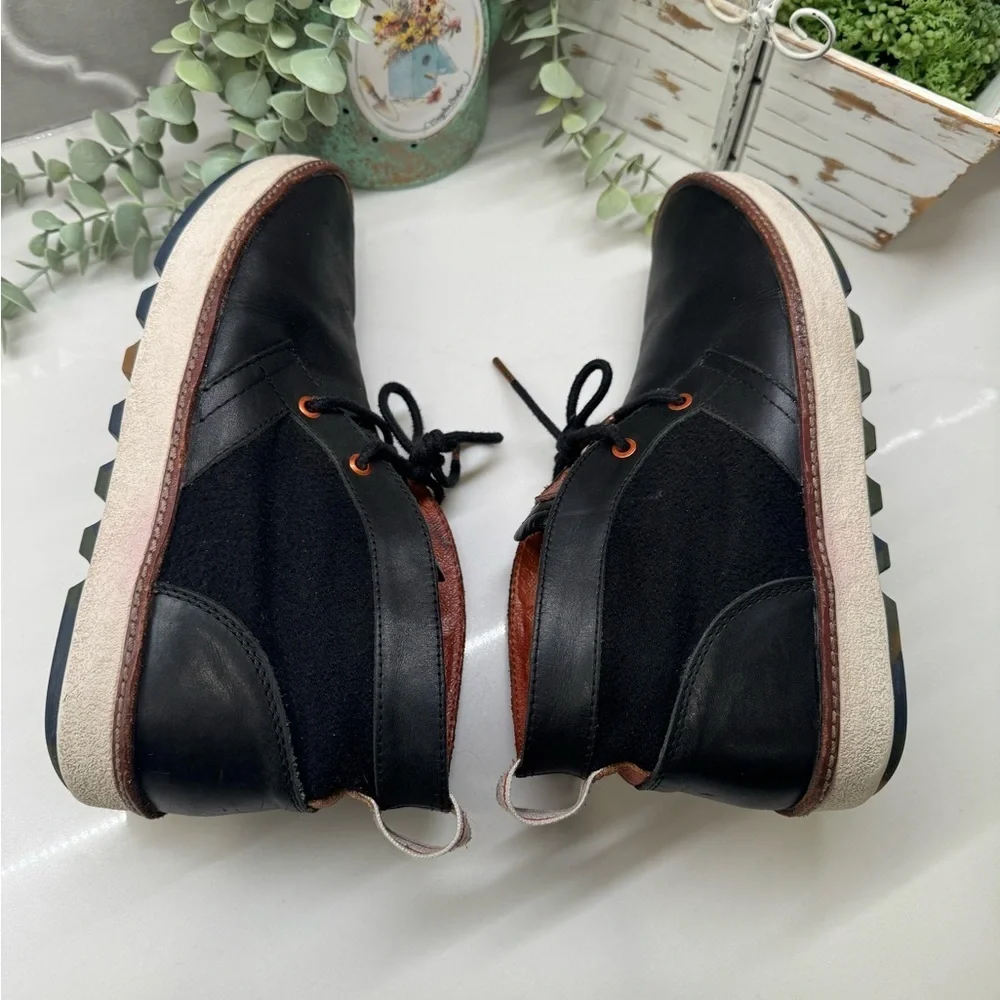 Mens  PF Flyers Chukka leather boots size 10